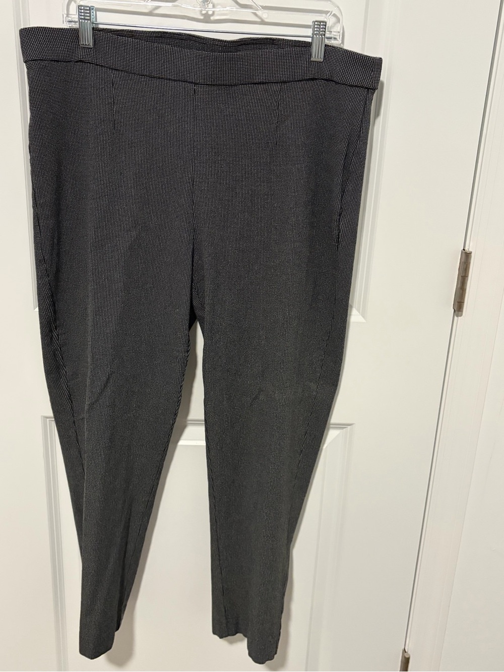 Briggs New York Women’s Black Textured Pull-On Dress Pants